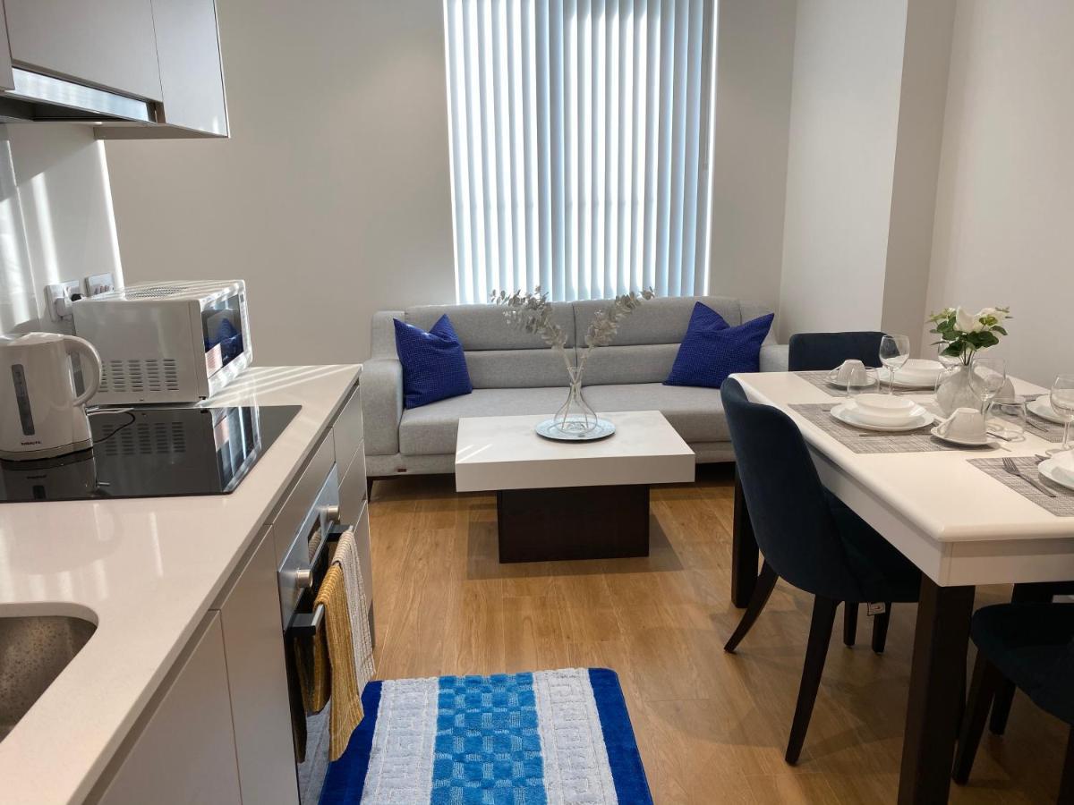 Berks Luxury Serviced Apartments , Free Parking, Free Gym And Free Wifi Bracknell Buitenkant foto
