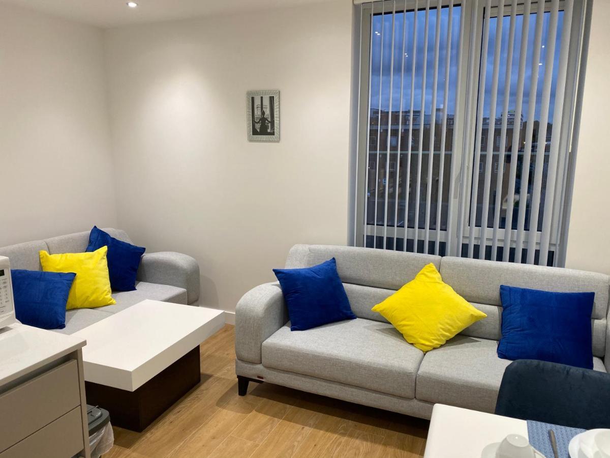 Berks Luxury Serviced Apartments , Free Parking, Free Gym And Free Wifi Bracknell Buitenkant foto