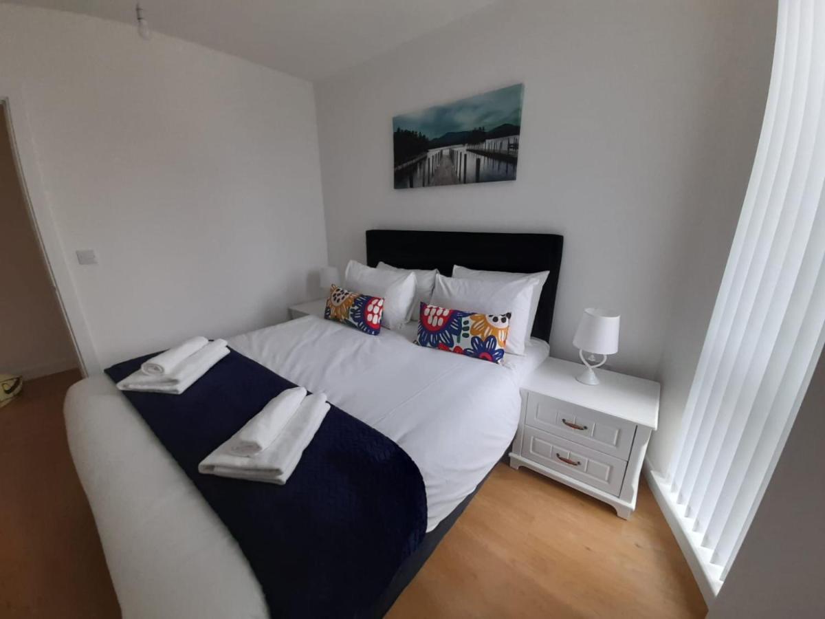 Berks Luxury Serviced Apartments , Free Parking, Free Gym And Free Wifi Bracknell Buitenkant foto