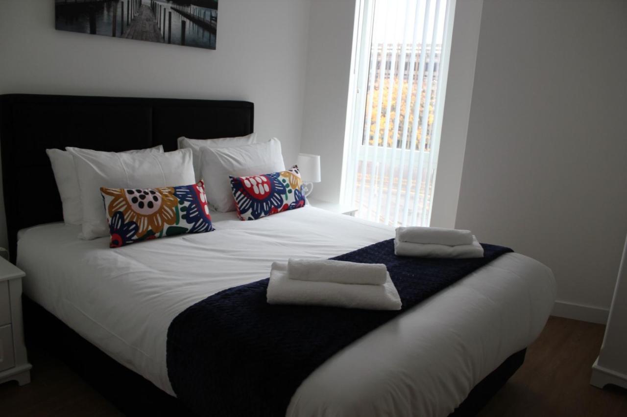 Berks Luxury Serviced Apartments , Free Parking, Free Gym And Free Wifi Bracknell Buitenkant foto
