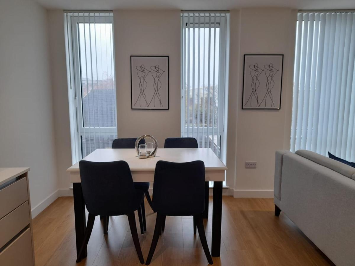 Berks Luxury Serviced Apartments , Free Parking, Free Gym And Free Wifi Bracknell Buitenkant foto