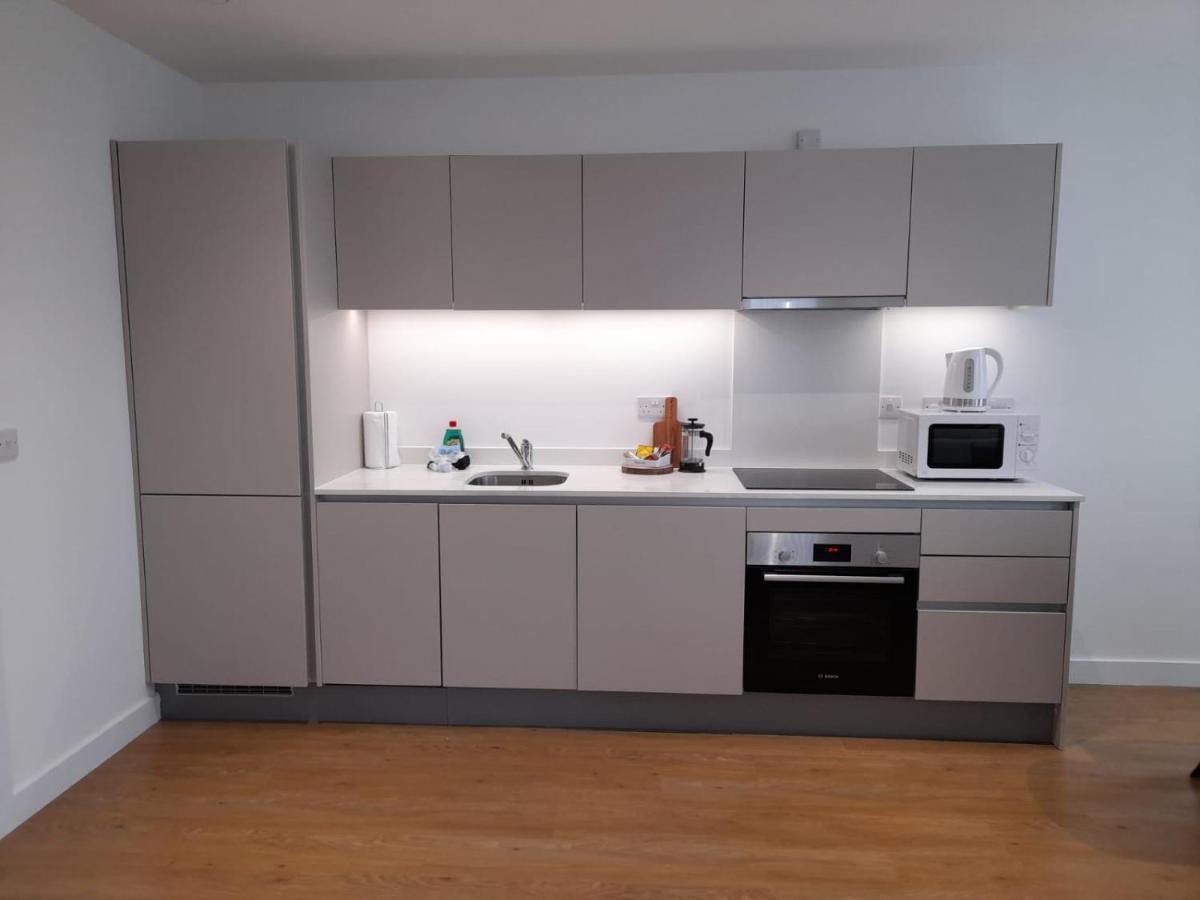 Berks Luxury Serviced Apartments , Free Parking, Free Gym And Free Wifi Bracknell Buitenkant foto