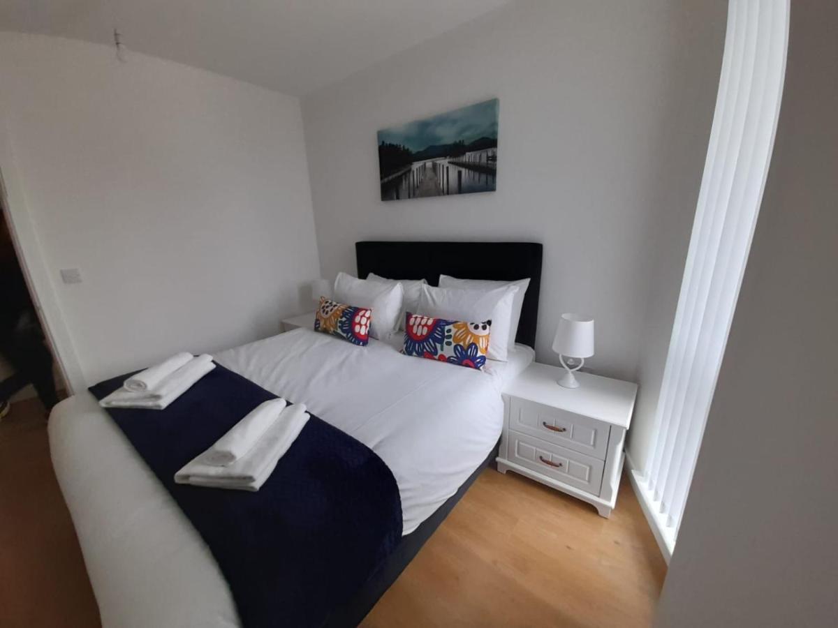 Berks Luxury Serviced Apartments , Free Parking, Free Gym And Free Wifi Bracknell Buitenkant foto