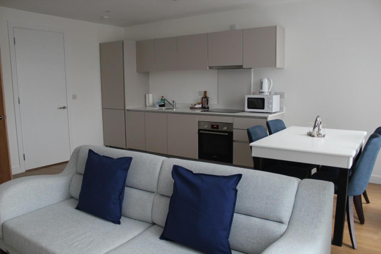 Berks Luxury Serviced Apartments , Free Parking, Free Gym And Free Wifi Bracknell Buitenkant foto