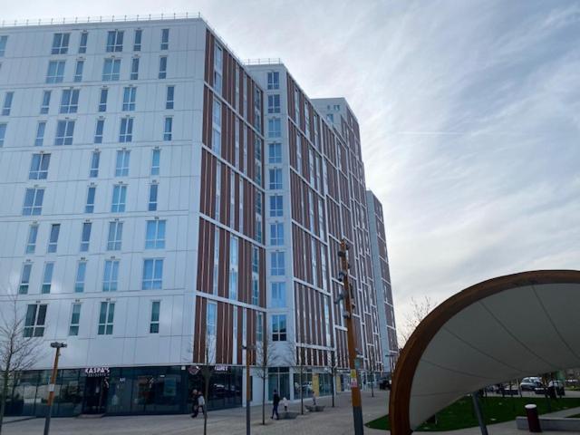 Berks Luxury Serviced Apartments , Free Parking, Free Gym And Free Wifi Bracknell Buitenkant foto