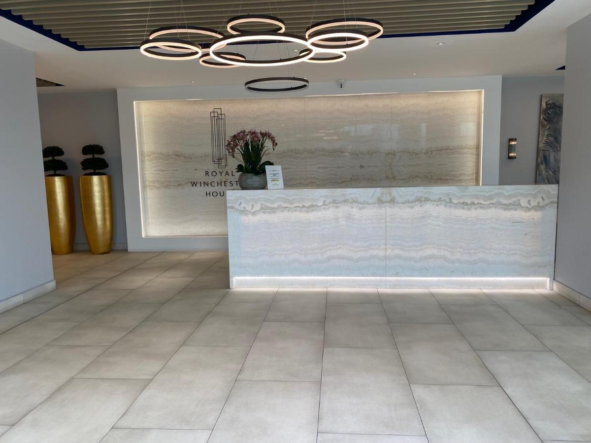 Berks Luxury Serviced Apartments , Free Parking, Free Gym And Free Wifi Bracknell Buitenkant foto
