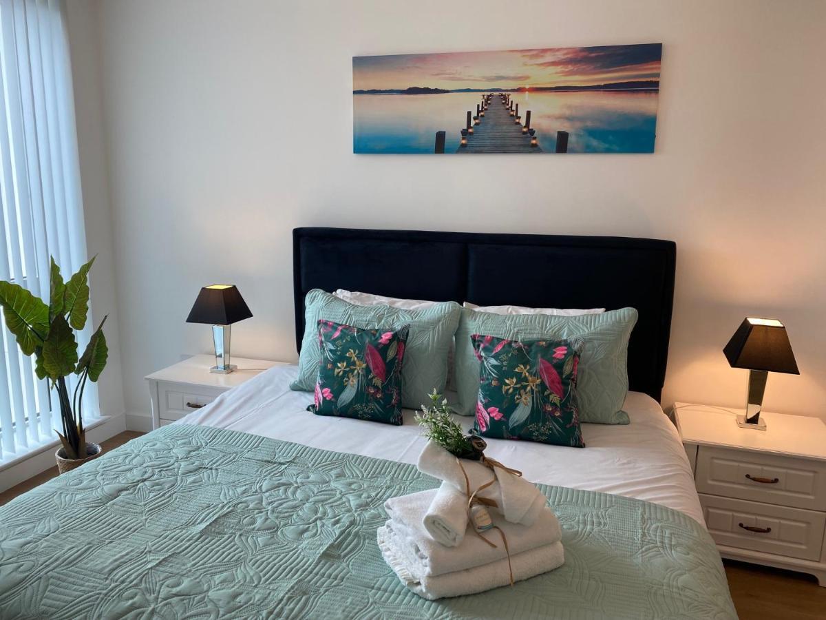 Berks Luxury Serviced Apartments , Free Parking, Free Gym And Free Wifi Bracknell Buitenkant foto