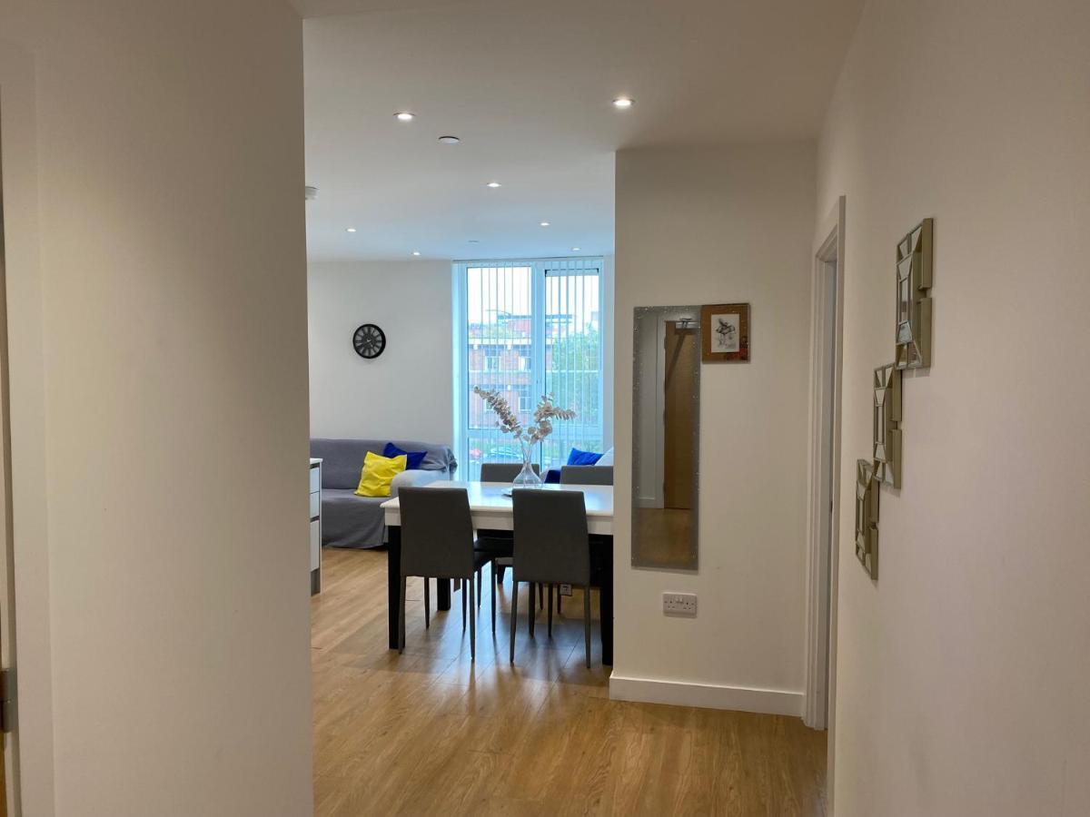 Berks Luxury Serviced Apartments , Free Parking, Free Gym And Free Wifi Bracknell Buitenkant foto