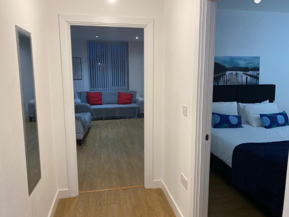 Berks Luxury Serviced Apartments , Free Parking, Free Gym And Free Wifi Bracknell Buitenkant foto