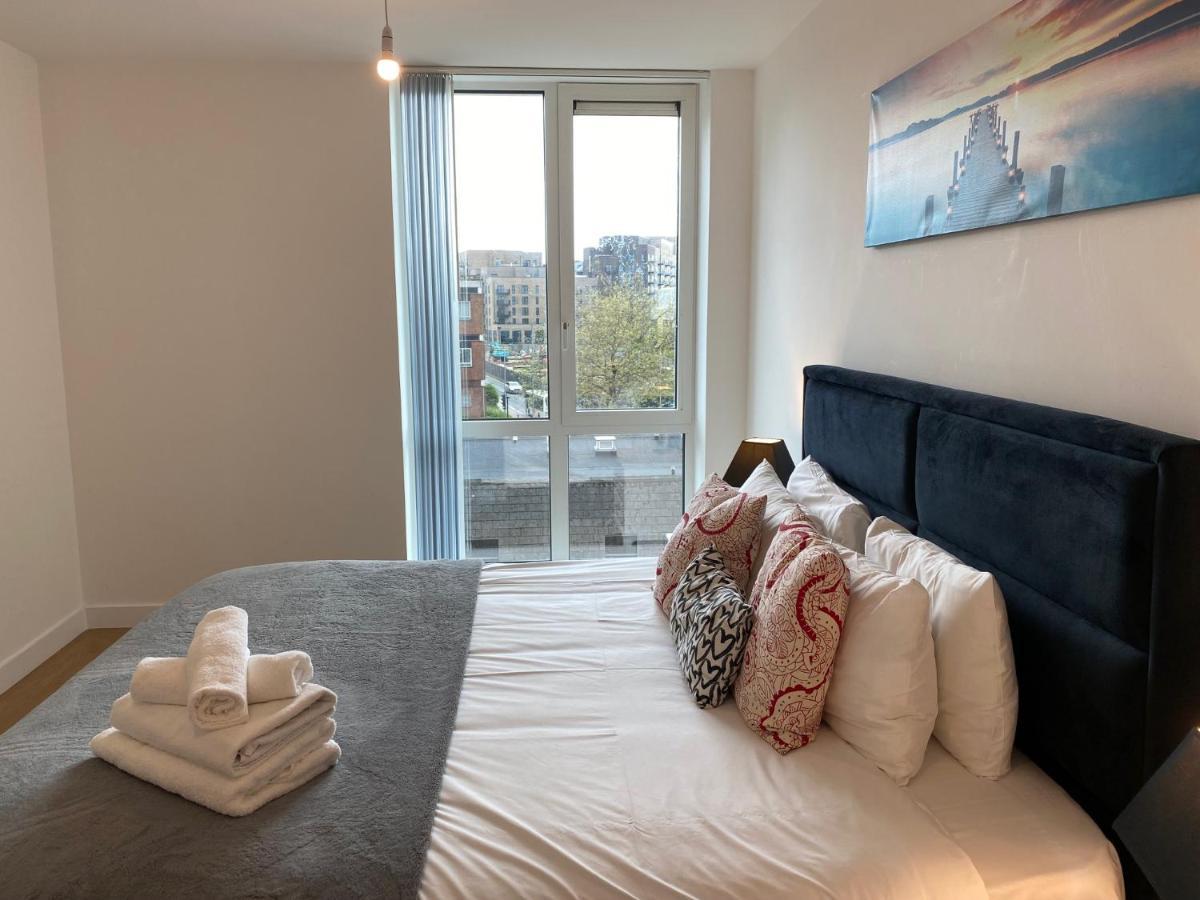 Berks Luxury Serviced Apartments , Free Parking, Free Gym And Free Wifi Bracknell Buitenkant foto
