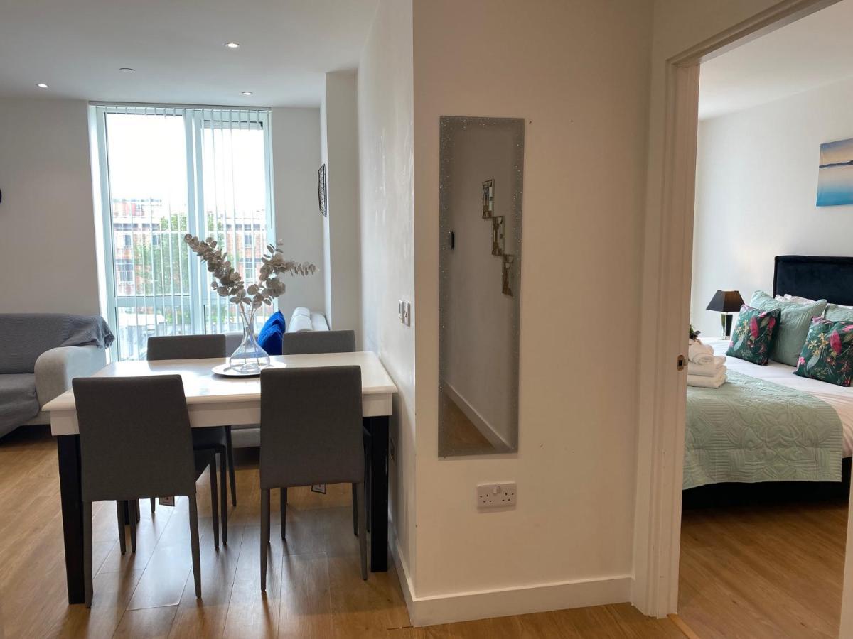 Berks Luxury Serviced Apartments , Free Parking, Free Gym And Free Wifi Bracknell Buitenkant foto