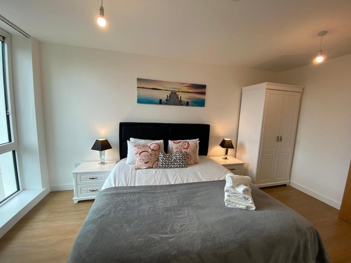 Berks Luxury Serviced Apartments , Free Parking, Free Gym And Free Wifi Bracknell Buitenkant foto