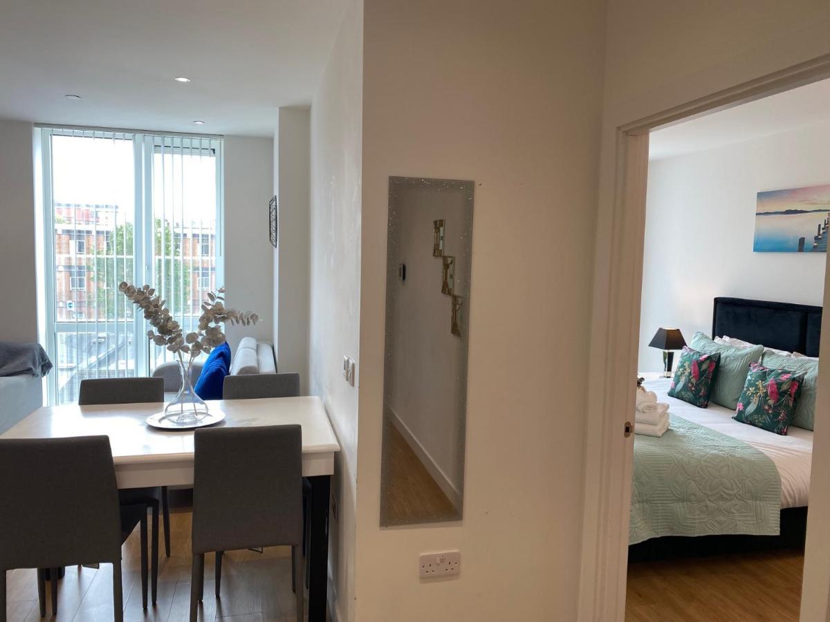 Berks Luxury Serviced Apartments , Free Parking, Free Gym And Free Wifi Bracknell Buitenkant foto