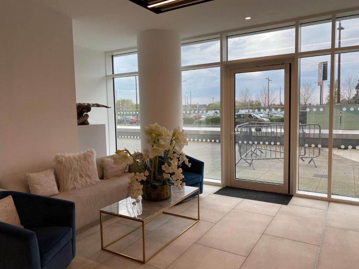Berks Luxury Serviced Apartments , Free Parking, Free Gym And Free Wifi Bracknell Buitenkant foto
